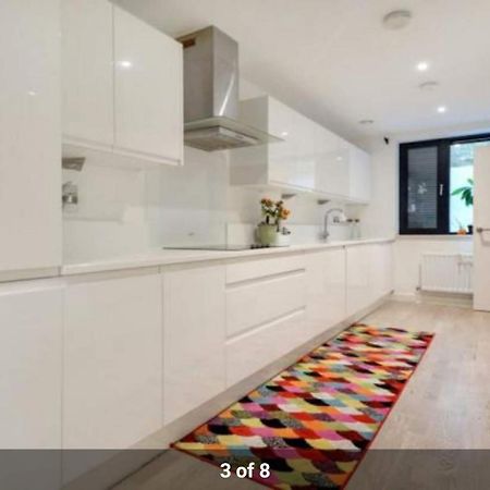 London Holiday Home Newly Refurbished - Entire 4 Bedroom Private House With Kitchen, Living Room & Private Garden - 1 Cape House London, Within 30 Mins From Central London, London Bridge & Canary Wharf Екстер'єр фото