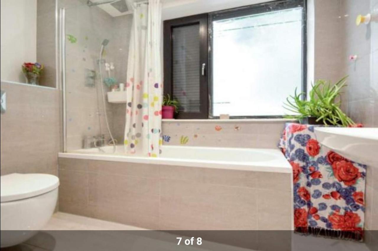 London Holiday Home Newly Refurbished - Entire 4 Bedroom Private House With Kitchen, Living Room & Private Garden - 1 Cape House London, Within 30 Mins From Central London, London Bridge & Canary Wharf Екстер'єр фото
