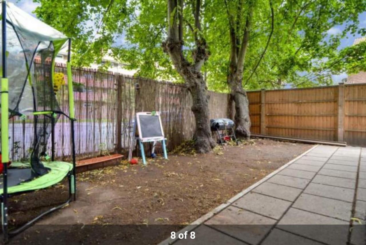 London Holiday Home Newly Refurbished - Entire 4 Bedroom Private House With Kitchen, Living Room & Private Garden - 1 Cape House London, Within 30 Mins From Central London, London Bridge & Canary Wharf Екстер'єр фото