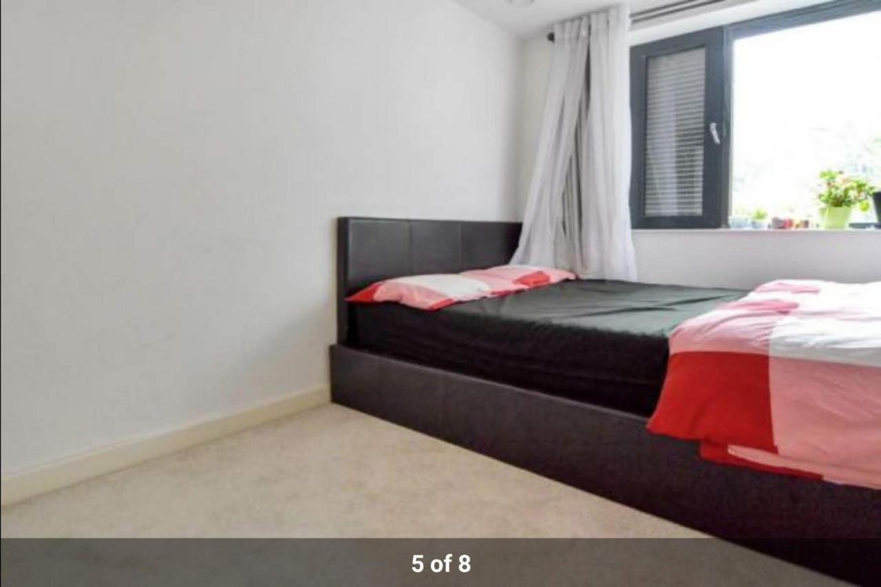 London Holiday Home Newly Refurbished - Entire 4 Bedroom Private House With Kitchen, Living Room & Private Garden - 1 Cape House London, Within 30 Mins From Central London, London Bridge & Canary Wharf Екстер'єр фото