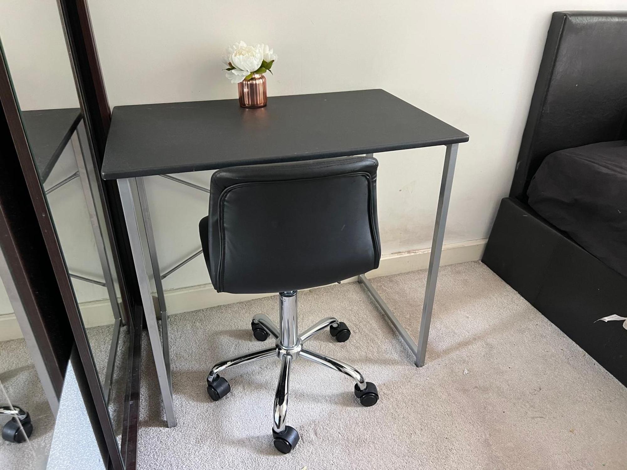 London Holiday Home Newly Refurbished - Entire 4 Bedroom Private House With Kitchen, Living Room & Private Garden - 1 Cape House London, Within 30 Mins From Central London, London Bridge & Canary Wharf Екстер'єр фото
